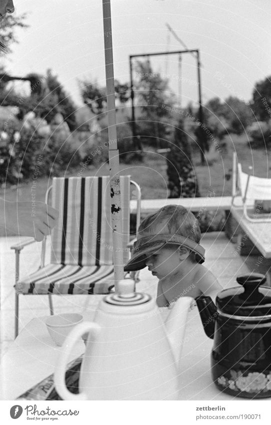 Sommer 1987 Kind Kaffee Kannen Kaffeetisch Tisch Möbel Garten Ferien & Urlaub & Reisen Stuhl Campingstuhl Camping Stuhl Schaukel Mütze Wetterschutz Hand