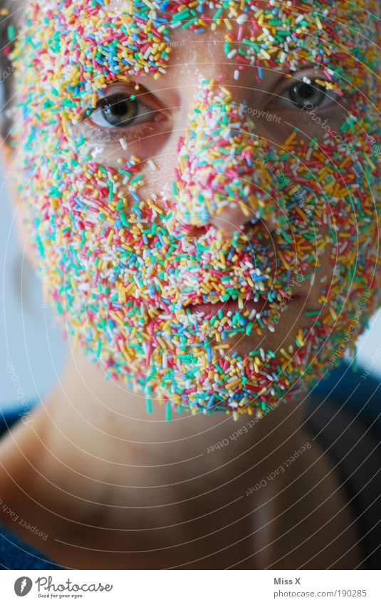 Zuckerstreusel Lebensmittel Dessert Süßwaren Ernährung Kaffeetrinken Kosmetik Übergewicht Basteln Mensch Junge Frau Jugendliche Kopf Auge Mund 1 18-30 Jahre