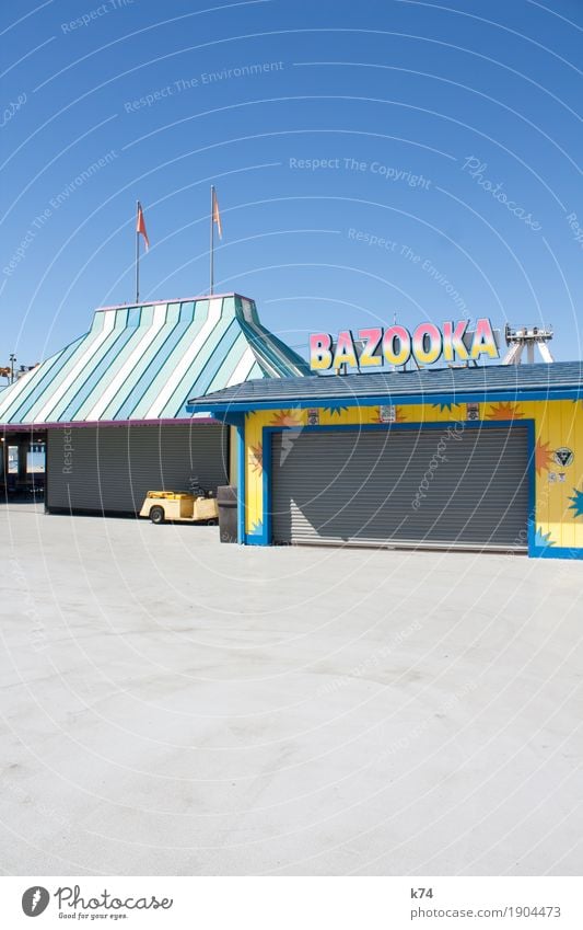 Santa Cruz Boardwalk – Bazooka Freude Spielen Jahrmarkt Dach Rolltor Schriftzeichen Schilder & Markierungen frisch positiv blau gelb rosa türkis