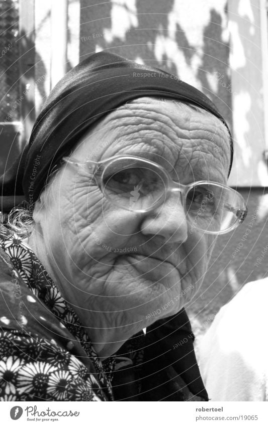 Alte Frau 1 alt in schwarz-weiß!
