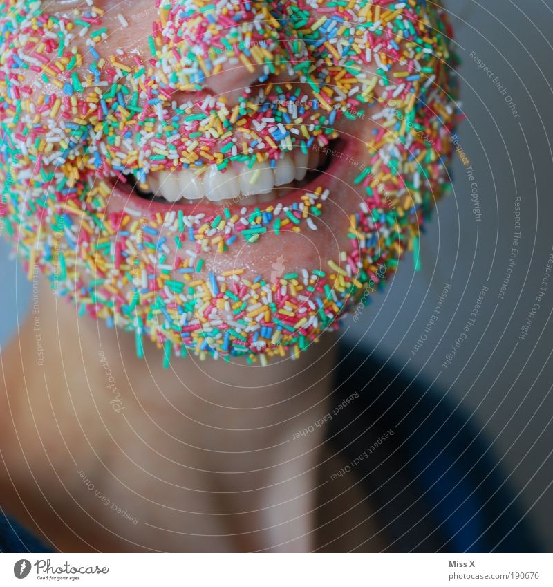 Zuckerfresse II Lebensmittel Dessert Süßwaren Ernährung schön Übergewicht Junge Frau Jugendliche Gesicht Mund Lippen Zähne 18-30 Jahre Erwachsene Lächeln