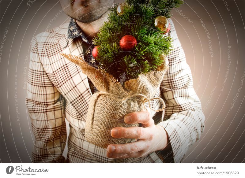 Wer klopfet an Feste & Feiern Weihnachten & Advent maskulin Mann Erwachsene Arme Finger 1 Mensch 30-45 Jahre Hemd Anzug Dreitagebart stehen braun Freude