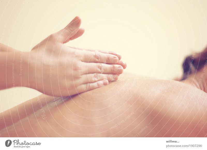 Rückenmassage Gesundheit Behandlung Alternativmedizin Wellness Wohlgefühl Erholung Massage Therapeut Physiotherapeut Masseur Physiotherapie
