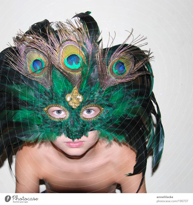 buhhh! .. Spielen Karneval Mensch maskulin Kind Kindheit Haut Kopf Auge 3-8 Jahre 8-13 Jahre Accessoire Maskenball Pfauenfeder grün selbstbewußt verschönern