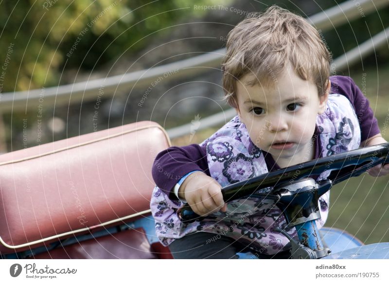 Achtung, Gefahr in Sicht! Kindererziehung Spielplatz Autofahren PKW Traktor Oldtimer beobachten Bewegung Denken entdecken lernen Spielen klein Freude Tapferkeit