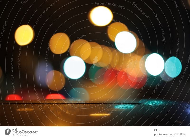 nachtlichter Nachtleben ausgehen Feste & Feiern Verkehr Verkehrsmittel Straßenverkehr Autofahren Wege & Pfade Ampel Verkehrszeichen Verkehrsschild Fahrzeug PKW