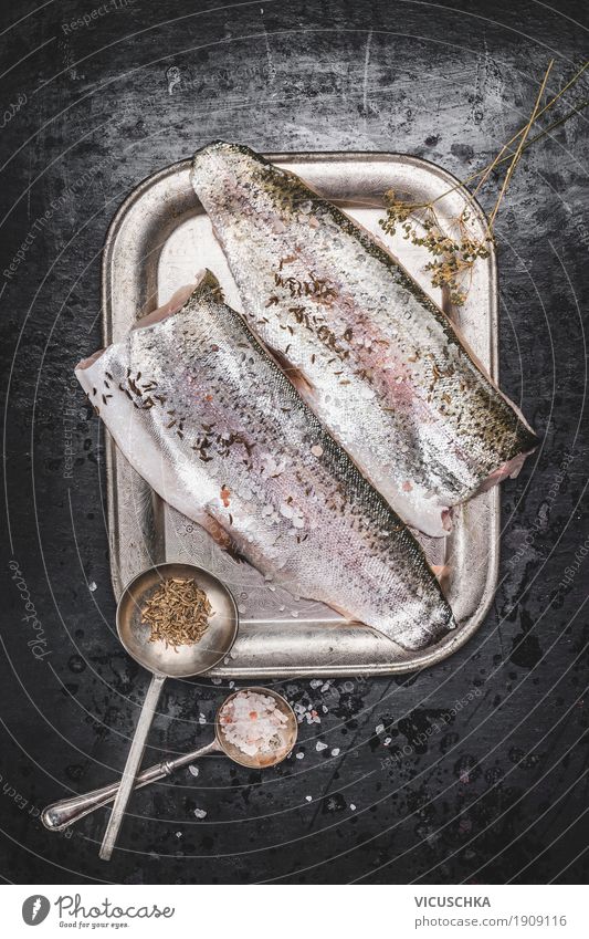 Forelle Fischfilet mit Fenchelsamen und Salz Lebensmittel Kräuter & Gewürze Ernährung Abendessen Bioprodukte Vegetarische Ernährung Diät Geschirr Löffel Stil