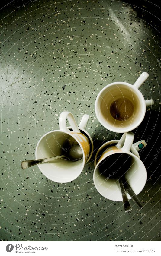 Abwasch Tasse Kaffee Geschirrspülen Haushalt Kaffeetasse dreckig satz Kaffeesatz Löffel kaffeelösffel Kaffeelöffel Küche pozellan Keramik Stapel Pflicht