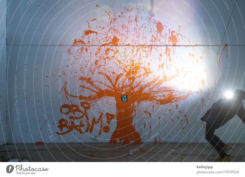 stammbaum Mensch maskulin Mann Erwachsene Leben Körper 1 Jacke Mütze Wachstum Baum Blitze Graffiti Lebensbaum Wand Mauer orange anblitzen staunen Farbfoto