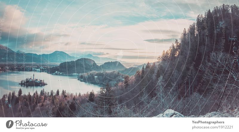 Panorama mit See Bled und der Umgebung Ferien & Urlaub & Reisen Insel Winter Berge u. Gebirge Fotokamera Natur Landschaft Horizont Wald Kirche oben blau dslr