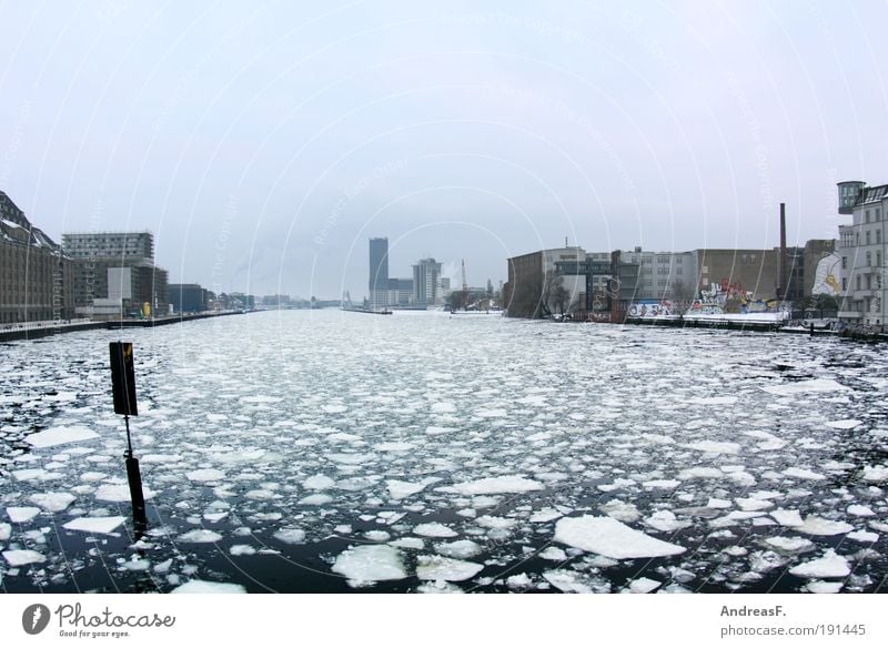 arktisches Berlin Winter Umwelt Natur Landschaft Wasser Klima Klimawandel Schnee Fluss kalt Eis Eisscholle Spree Frost Oberbaumbrücke Im Wasser treiben