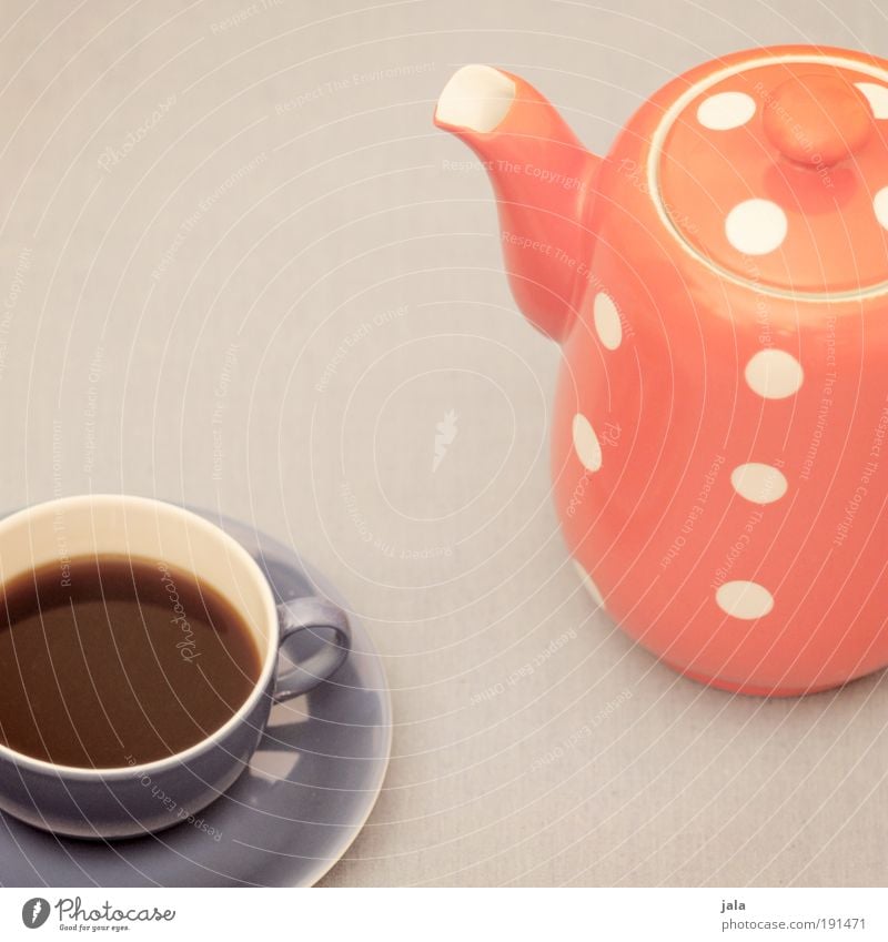 Zeit für nen Kaffee Getränk Heißgetränk Geschirr Tasse Kaffeekanne Pause rot blau grau Punkt Kannen Farbfoto Gedeckte Farben Innenaufnahme Hintergrund neutral