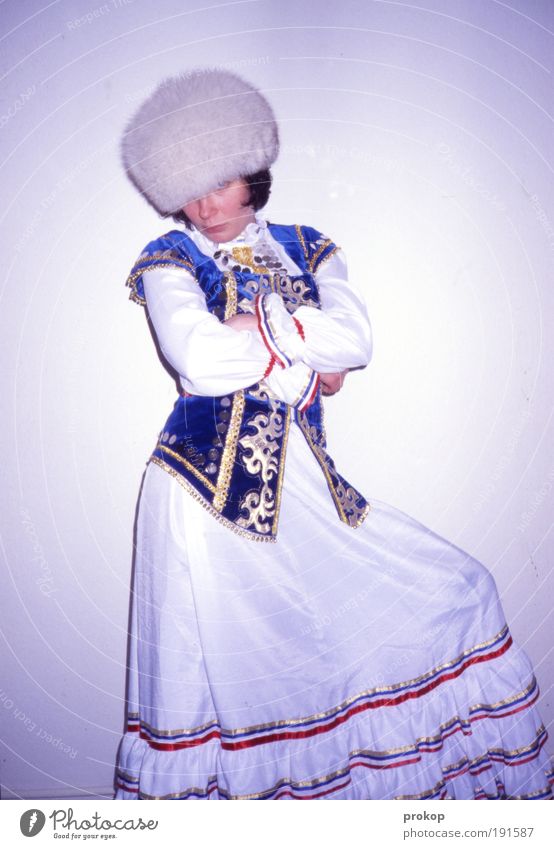 Postkarte aus Kirgisistan Mensch feminin Frau Erwachsene Stoff Fell warten Coolness exotisch frech historisch Kitsch positiv trashig Optimismus Kraft Hochmut