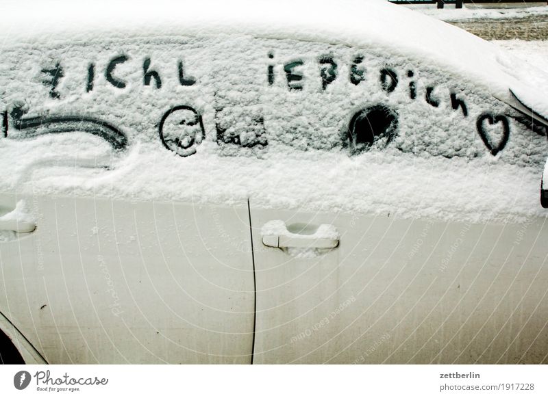 IChL iEßEDiCh Schnee Schneefall Schneedecke Textfreiraum weiß Winter Winterurlaub Liebeserklärung Romantik Gefühle Schriftzeichen schreiben PKW Autofenster