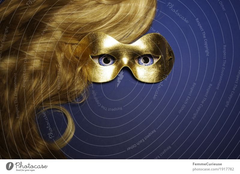 Im Visier (07) Haare & Frisuren Auge Angst blond Perücke Maske gold blau verstecken anonym verkleiden Karneval Maskenball verdeckt beobachten Blick intensiv