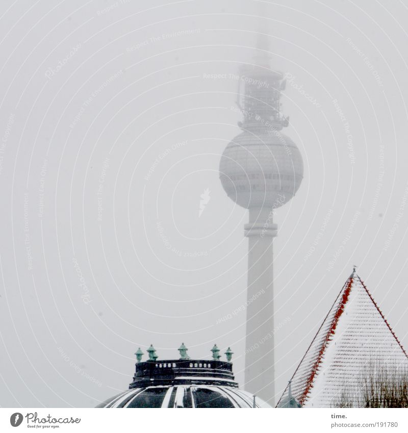 Maskottchen mit Beifang Nebel Berlin Berliner Fernsehturm Außenaufnahme frontal Dach Haus Häusliches Leben Café Turm Kommunizieren Telekommunikation Krone rund