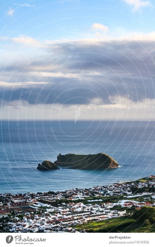 Panoramablick auf vorgelagerte Insel auf den Azoren Wellengang Felsenküste Stein Freiheit Panorama (Aussicht) Ferne Textfreiraum links Ferien & Urlaub & Reisen