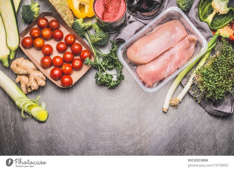 Gesundes Lebensmittel mit Hähnchenbrust und Gemüse Fleisch Salat Salatbeilage Kräuter & Gewürze Ernährung Bioprodukte Diät kaufen Stil Design Gesundheit