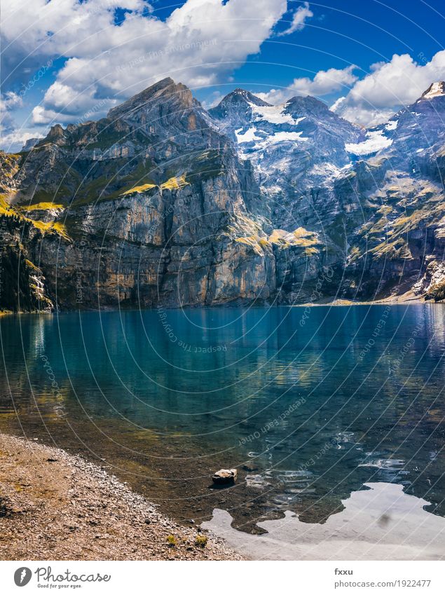 Oeschinensee Natur Landschaft Hügel Felsen Alpen Berge u. Gebirge See wandern blau Abenteuer Farbfoto Außenaufnahme Menschenleer Tag Sonnenlicht