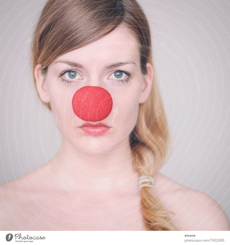 Nicht lustig!? schön Feste & Feiern Karneval feminin Junge Frau Jugendliche Erwachsene Gesicht Nase 18-30 Jahre Theaterschauspiel Schauspieler Zirkus