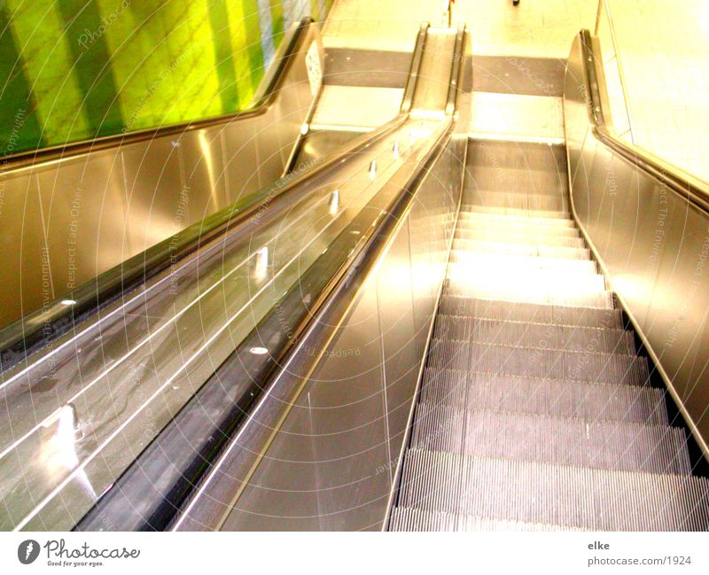 faszinationspause Rolltreppe U-Bahn Bewegung Kontrast
