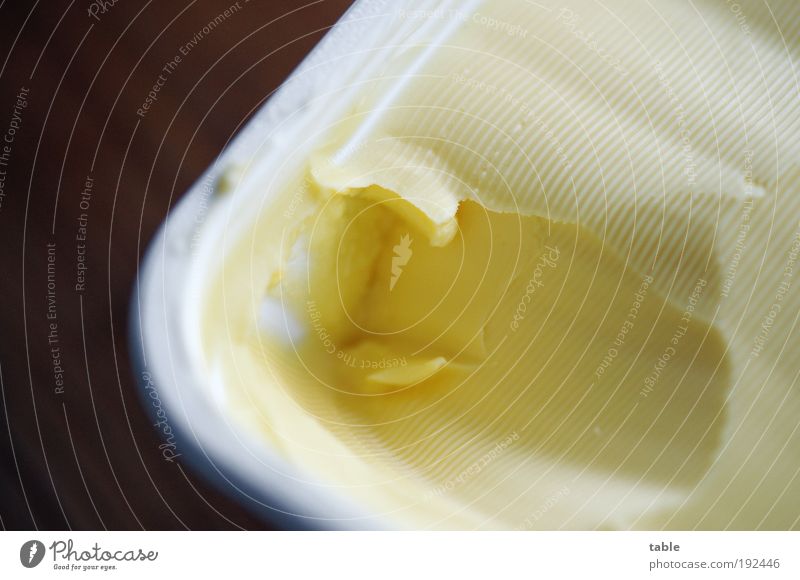 Früüüüühhhstück . . . Lebensmittel Margarine Streichfett Ernährung Lifestyle Zufriedenheit Erholung Häusliches Leben Kunststoff Völlerei gefräßig
