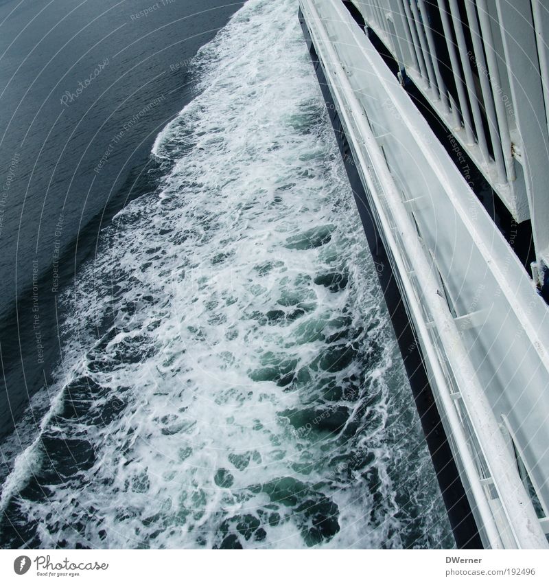 Gegen die Urgewalten ankämpfen! Kreuzfahrt Meer Wellen Segeln Umwelt Natur Klima Klimawandel Wind Nordsee Ostsee See Schifffahrt Binnenschifffahrt Bootsfahrt