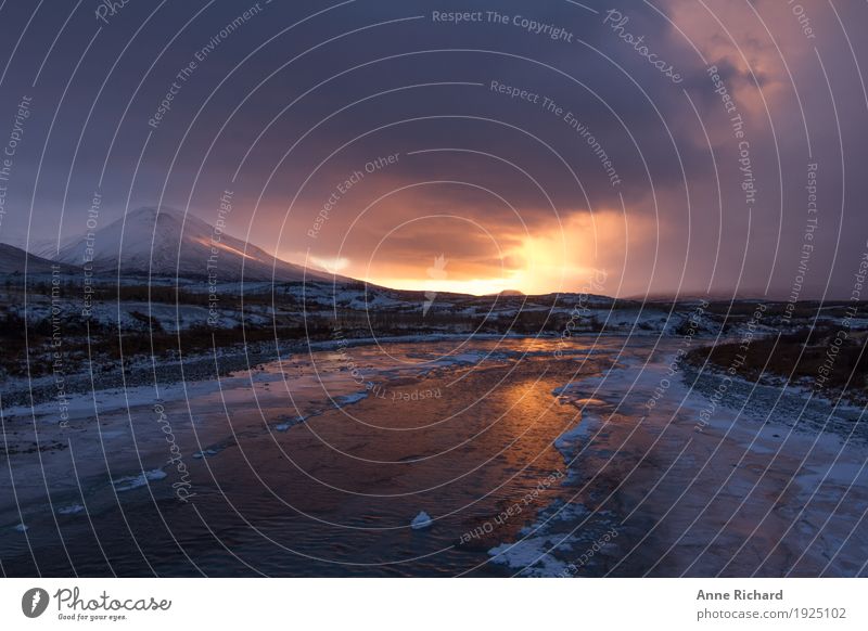 Winter sunrise in Iceland Abenteuer Ferne Freiheit Winterurlaub Berge u. Gebirge wandern Umwelt Natur Landschaft Pflanze Tier Urelemente Erde Wasser Himmel