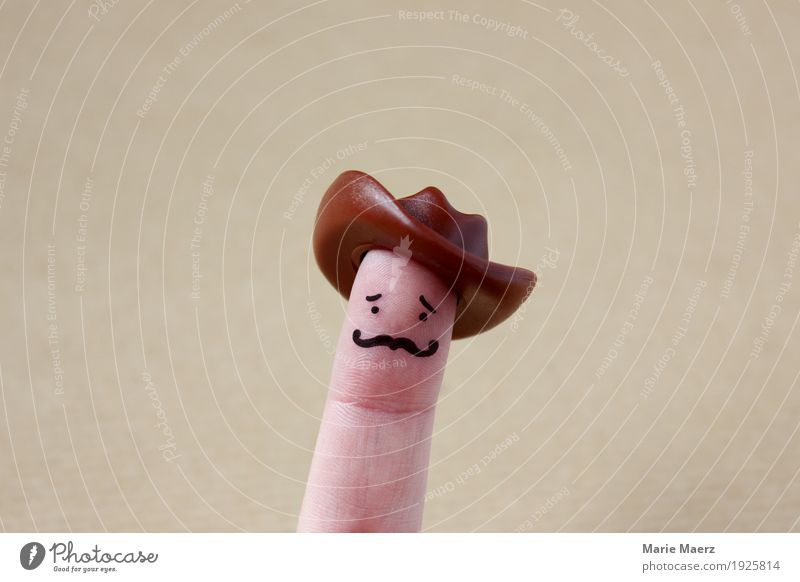 Cowboy Figur mit Schnurrbart auf Finger Freude Reiten Mensch maskulin Mann Erwachsene Vater Gesicht 1 lachen trendy retro Comic Held Hipster Western Vatertag