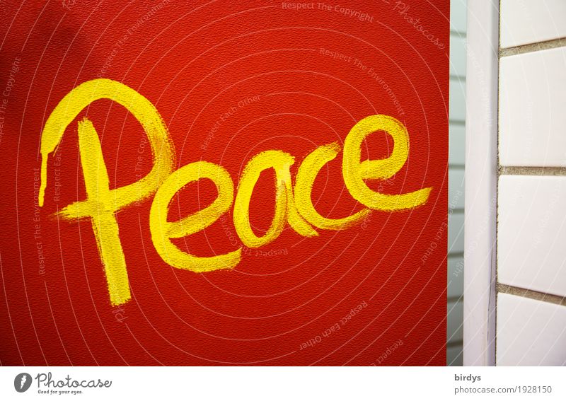 Peace, Frieden, gelbe Schrift auf rotem Grund Menschlichkeit Verantwortung Politik & Staat Sicherheit Ziel Erfolg harmonisch Freiheit Friedenswillen Tür
