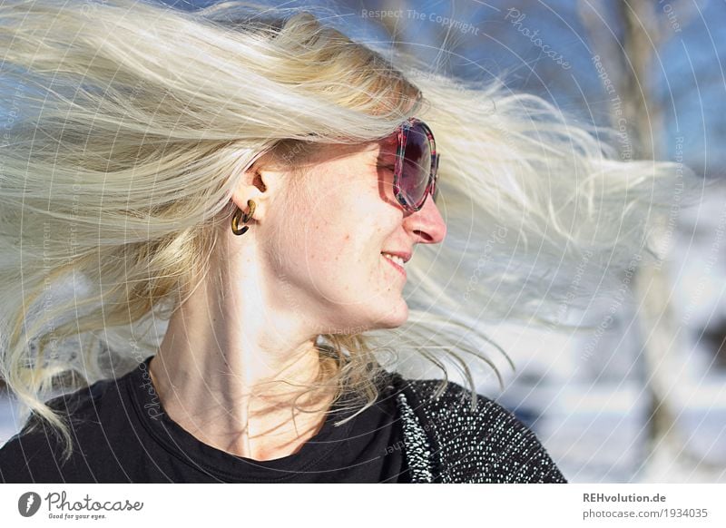 Jule | schüttel Dein Haupthaar Mensch feminin Junge Frau Jugendliche Erwachsene Kopf Haare & Frisuren Gesicht 1 18-30 Jahre Umwelt Natur Landschaft Winter
