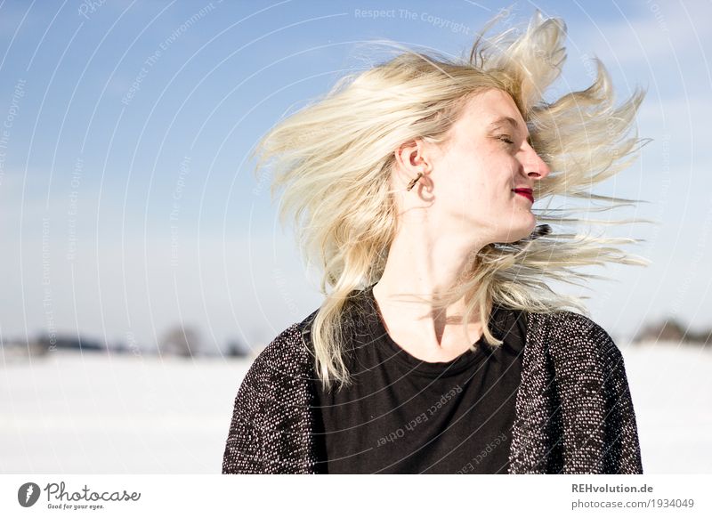 Jule | schüttel Dein Haupthaar schön Lippenstift Mensch Junge Frau Jugendliche Erwachsene Haare & Frisuren Gesicht 1 18-30 Jahre Umwelt Natur Landschaft Winter