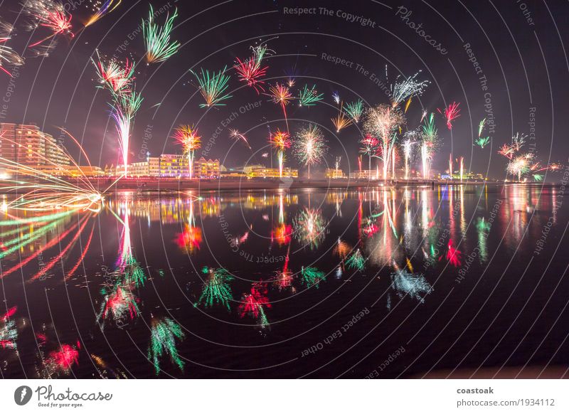 Feuerwerk über Duhnen Feste & Feiern Silvester u. Neujahr Wasser Küste Cuxhaven Fröhlichkeit maritim Gefühle Freude Vorfreude Optimismus Beginn Ende Vorsätze