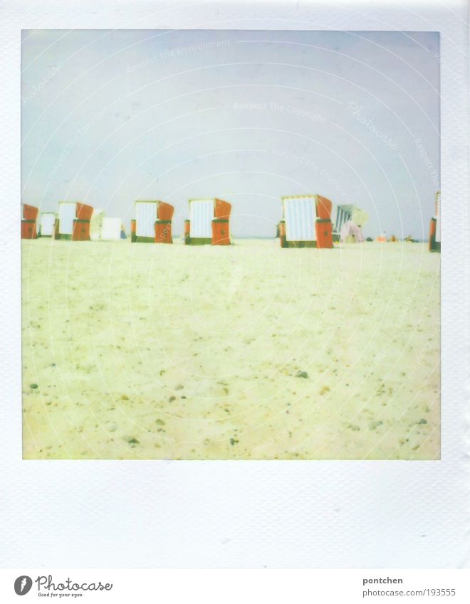 Polaroid zeigt Strandkörbe am strand Ferien & Urlaub & Reisen Tourismus Ausflug Sommer Sommerurlaub Sonnenbad Meer Umwelt Natur Sand Wasser Himmel Wärme Küste