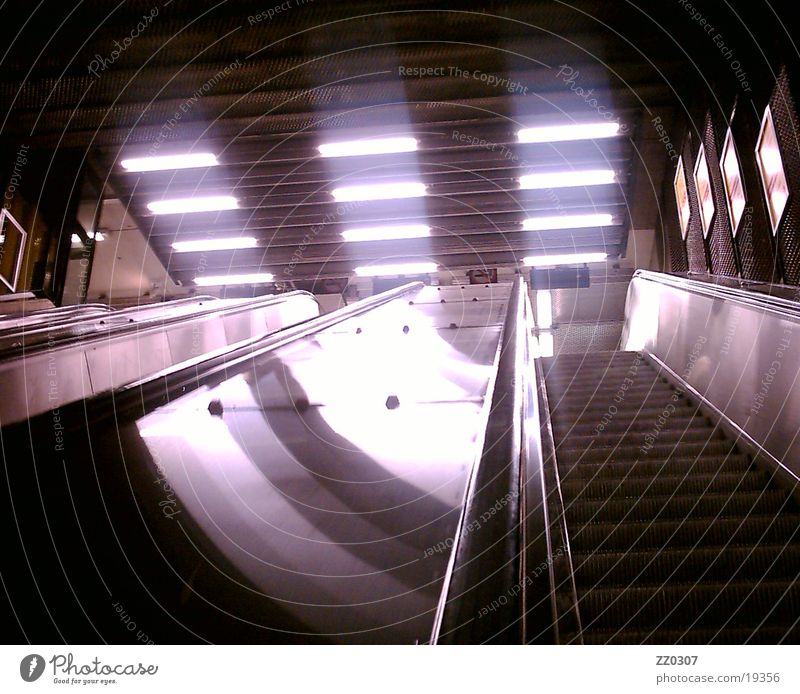 rolltreppe3 U-Bahn Dinge abwärts escalator