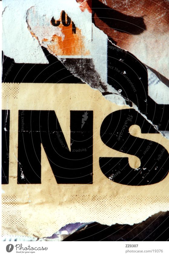 NS Wand Plakat Plakatwand Typographie braun beige schwarz Dinge kaputte Typo Vernacular Type