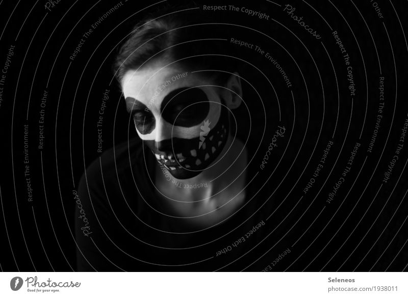 black friday Karneval Halloween Mensch Gesicht 1 Maske dunkel Gefühle Stimmung Traurigkeit Sorge Trauer Tod Enttäuschung Einsamkeit Erschöpfung Angst