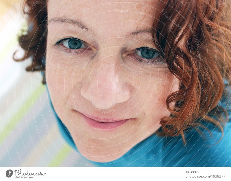 ;-) Frau Erwachsene Kopf Haare & Frisuren Gesicht 1 Mensch 30-45 Jahre rothaarig Locken Lächeln Blick authentisch einzigartig natürlich positiv braun türkis