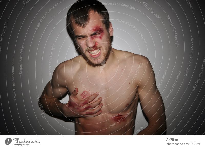 Hängen und Bängen Junger Mann Jugendliche Kopf Bart Brust 1 Mensch kämpfen Schmerz Rache Gewalt Farbfoto Porträt Oberkörper