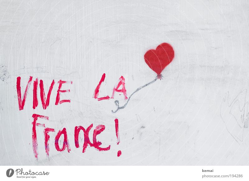 Es lebe Frankreich [heart] Haus Mauer Wand Fassade Spruch Redewendung Graffiti Wandmalereien Kunst zeichnen Fröhlichkeit rot weiß Freude Begeisterung