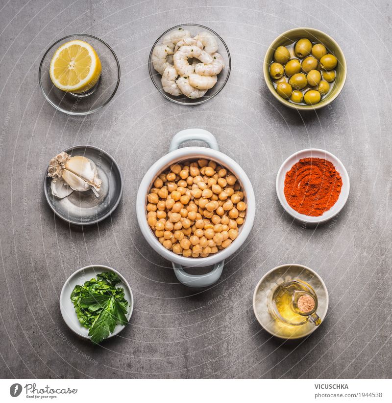 Zutaten für gesunder Kichererbsen Salat Lebensmittel Meeresfrüchte Gemüse Salatbeilage Kräuter & Gewürze Öl Ernährung Mittagessen Abendessen Bioprodukte