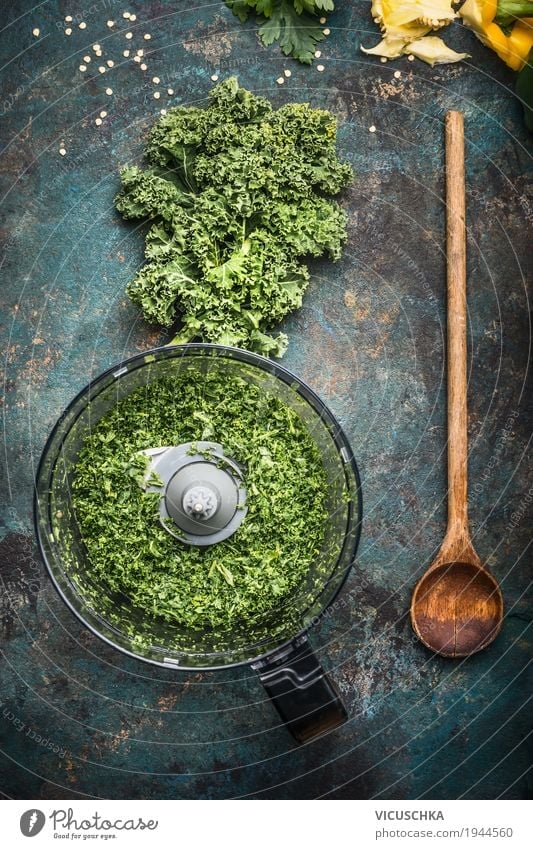 Gehackte Grünkohl Blätter Lebensmittel Gemüse Ernährung Bioprodukte Vegetarische Ernährung Diät Geschirr Löffel Stil Design Gesundheit Gesunde Ernährung Tisch
