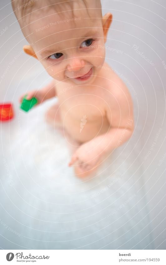schElmin Schwimmen & Baden Spielen Badewanne Kind Mensch Kleinkind Mädchen Kindheit 1 0-12 Monate Baby Wasser nass Freude Lebensfreude Körperpflege nackt Junge
