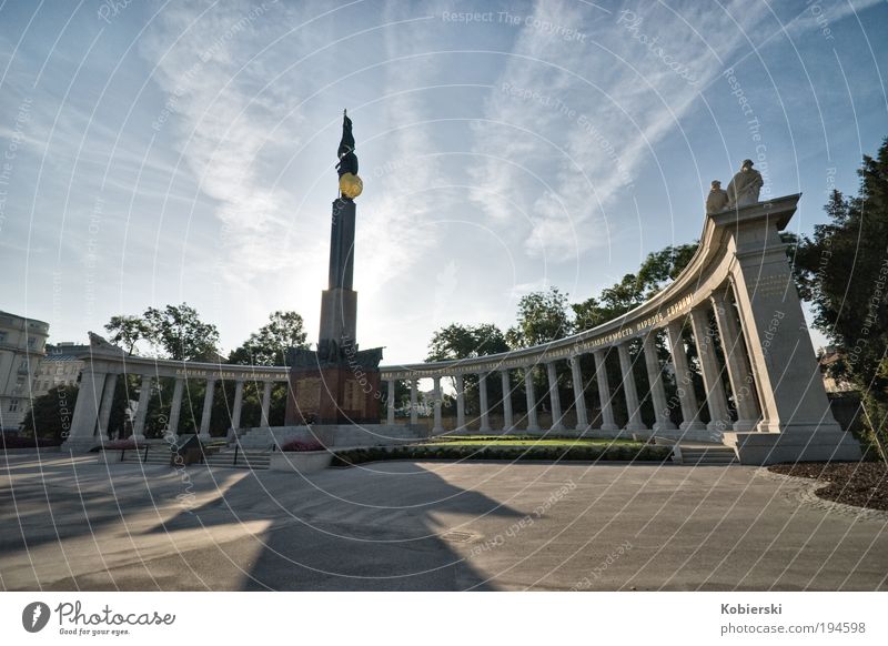Heldendenkmal der Roten Armee Sightseeing Städtereise Skulptur Park Österreich Europa Hauptstadt Menschenleer Platz Sehenswürdigkeit Wahrzeichen Denkmal