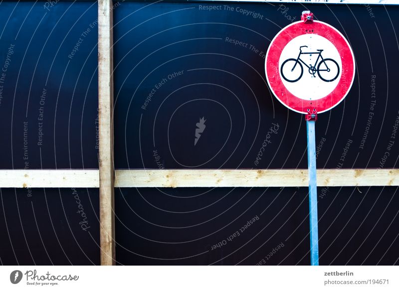 Fahrrad verboten Schilder & Markierungen Verkehrsschild Verbote Regel Verkehrsregel Information kommunizieren Fahrradweg Wand