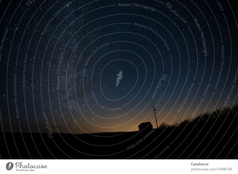 Nacht | wenn die Sternlein am Himmel stehen. Milchstraße Erneuerbare Energie Windrad Natur Landschaft Wolkenloser Himmel Nachthimmel Horizont Winter Gras Feld
