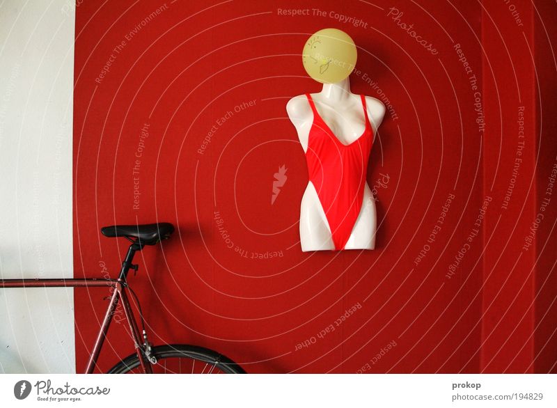 Bikewatch Häusliches Leben Wohnung Tapete Raum Wohnzimmer trendy sportlich rot Sicherheit Schutz bizarr Design Fahrrad Bikini Torso Luftballon Figur