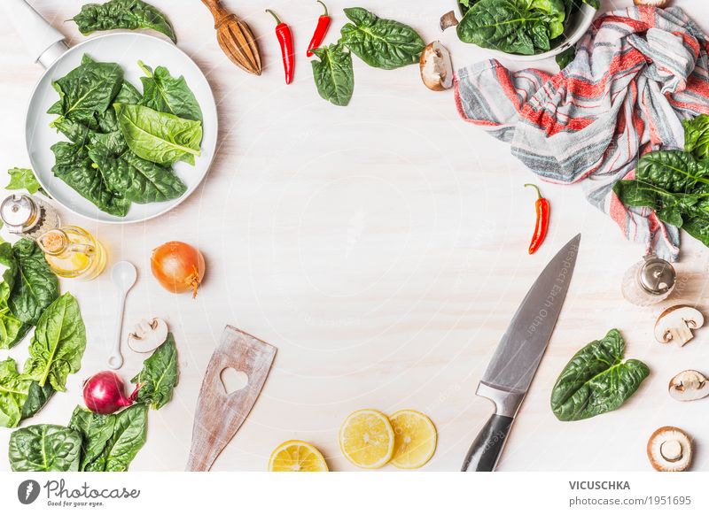 Gesundes vegetarisches Kochen mit Spinat Lebensmittel Gemüse Kräuter & Gewürze Ernährung Bioprodukte Vegetarische Ernährung Diät Geschirr Topf Pfanne Messer