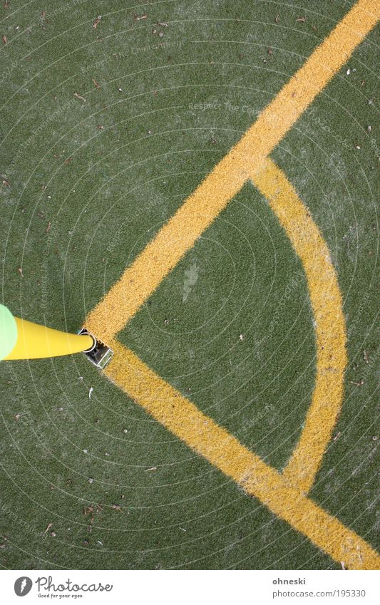 Mathe und Sport Ballsport Erfolg Verlierer Fußball Ecke Eckstoß Seite Eckfahne Sportstätten Fußballplatz gelb grün Australien Weltmeisterschaft WM 2010 90°