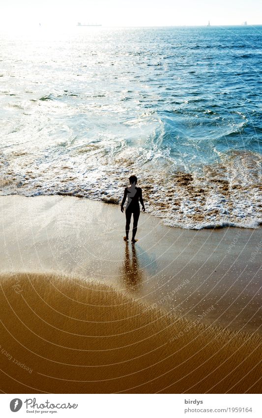 Die Frau und das Meer - Variation Lifestyle Leben harmonisch Ferien & Urlaub & Reisen Sommerurlaub Sonnenbad Strand Wellen feminin Erwachsene 1 Mensch